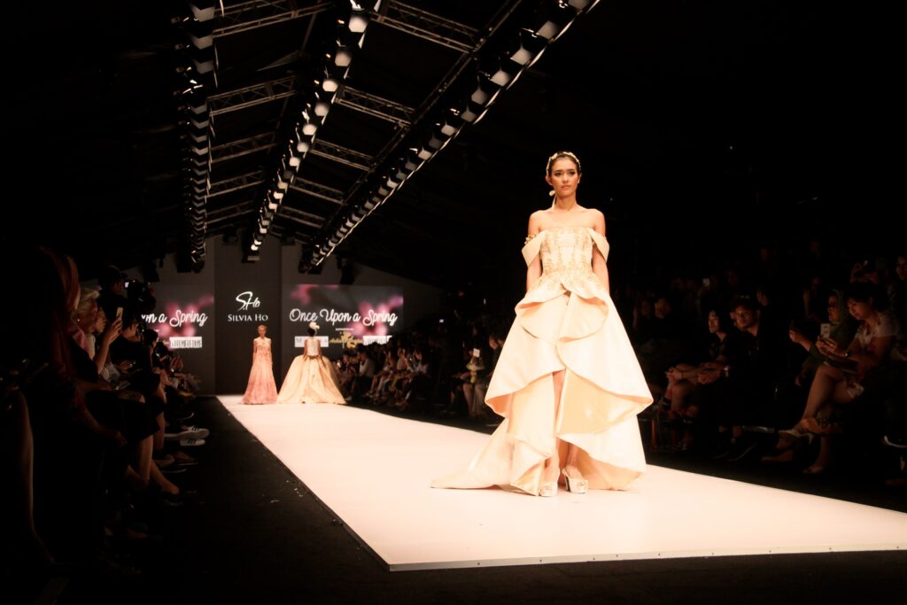 New York Fashion Week Shines with Stars, New Designs, and City Vibes